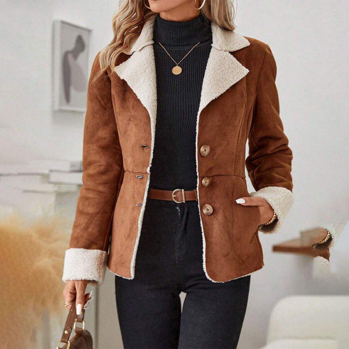 Stylish ladies' coat with soft lining