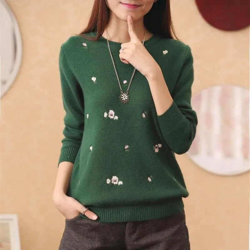 Knitted Sweater - Playful - Soft - Ideal for Fall and Winter