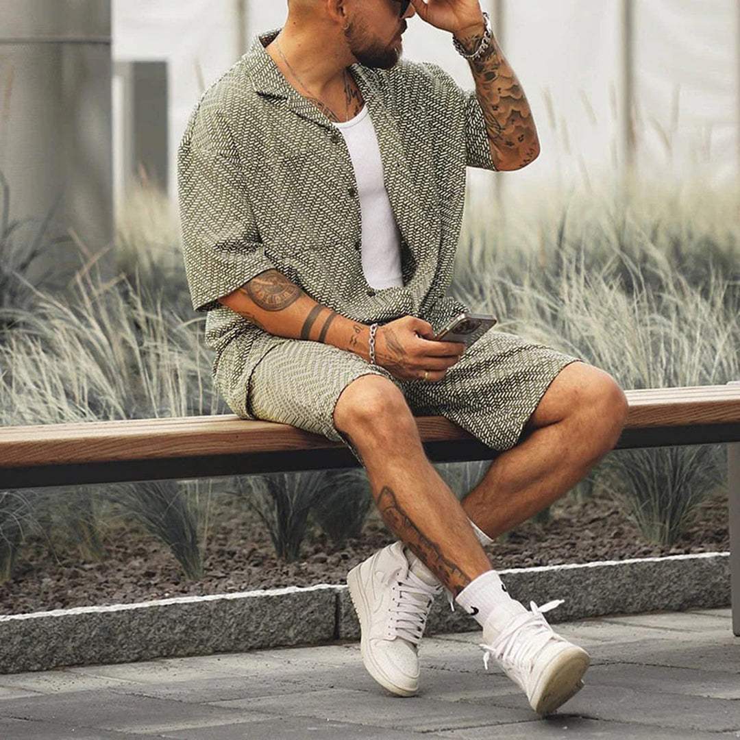 Stylish Men's Set with Shorts and Shirt