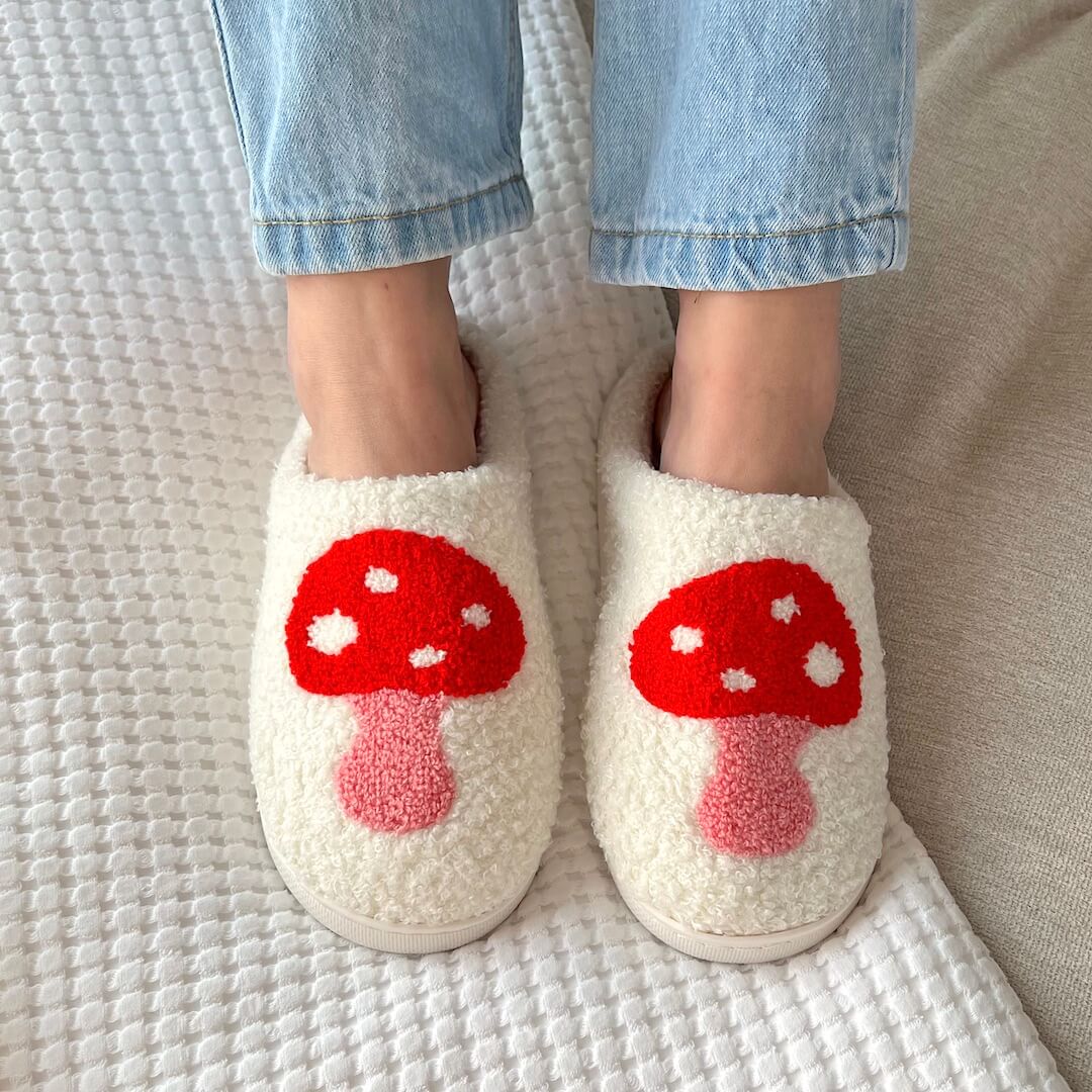 Loving Heart Slippers | White - Cute and Comfortable - Perfect Gift for Winter