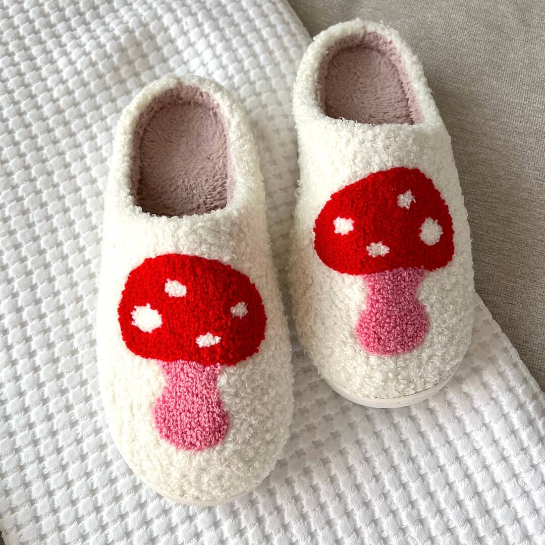 Loving Heart Slippers | White - Cute and Comfortable - Perfect Gift for Winter